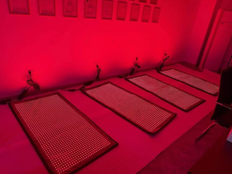 Is Red Light Therapy Infrared? A Comprehensive 2026 Guide to Photobiomodulation Wavelengths and Biological Synergy 2 Is Red Light Therapy Infrared